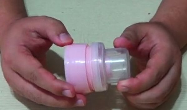 洗衣液用完瓶盖不要扔！简单改造一下放在家里，省钱又实用！