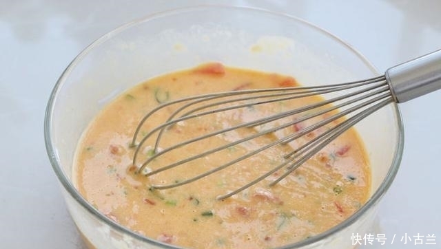 金黄|不和面不擀面的早餐饼,手快5分钟就上桌,金黄红润有食欲