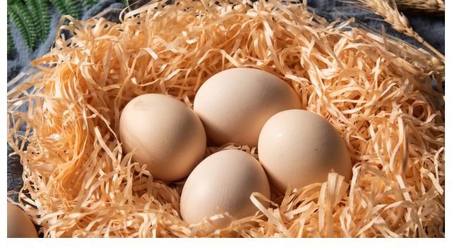 鸡蛋要不要放冰箱？分享一种保存技巧，简单实用，鸡蛋久放不易坏