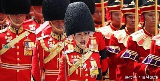 新贵妃&泰国贵妃诗妮娜照片发布后,让网站瘫痪,21张美照尽显传奇人生