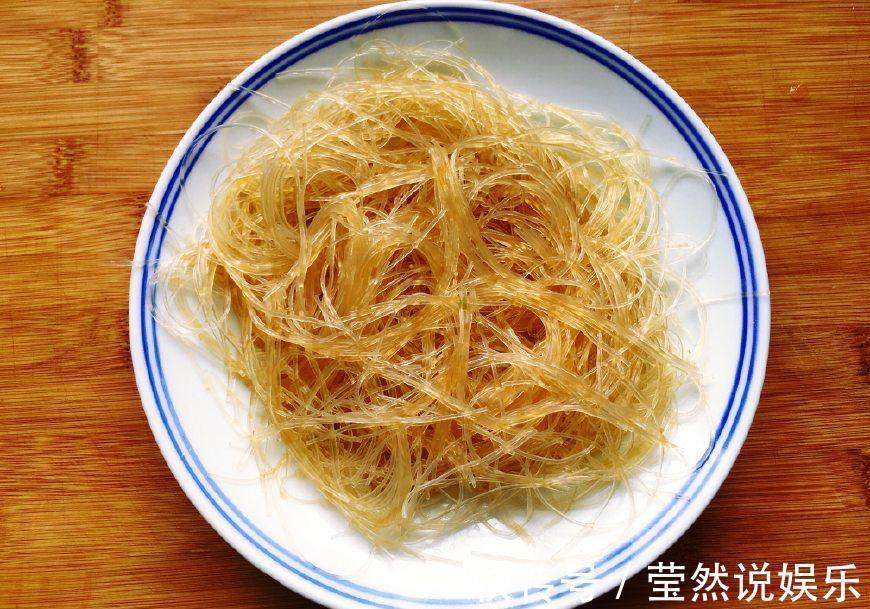 这菜我家都是炒着吃，自从学会这种做法后，两天不吃馋得慌