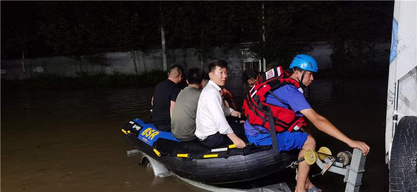 共产主义|鄂豫同舟 湖北襄阳蓝天救援队驰援河南新乡