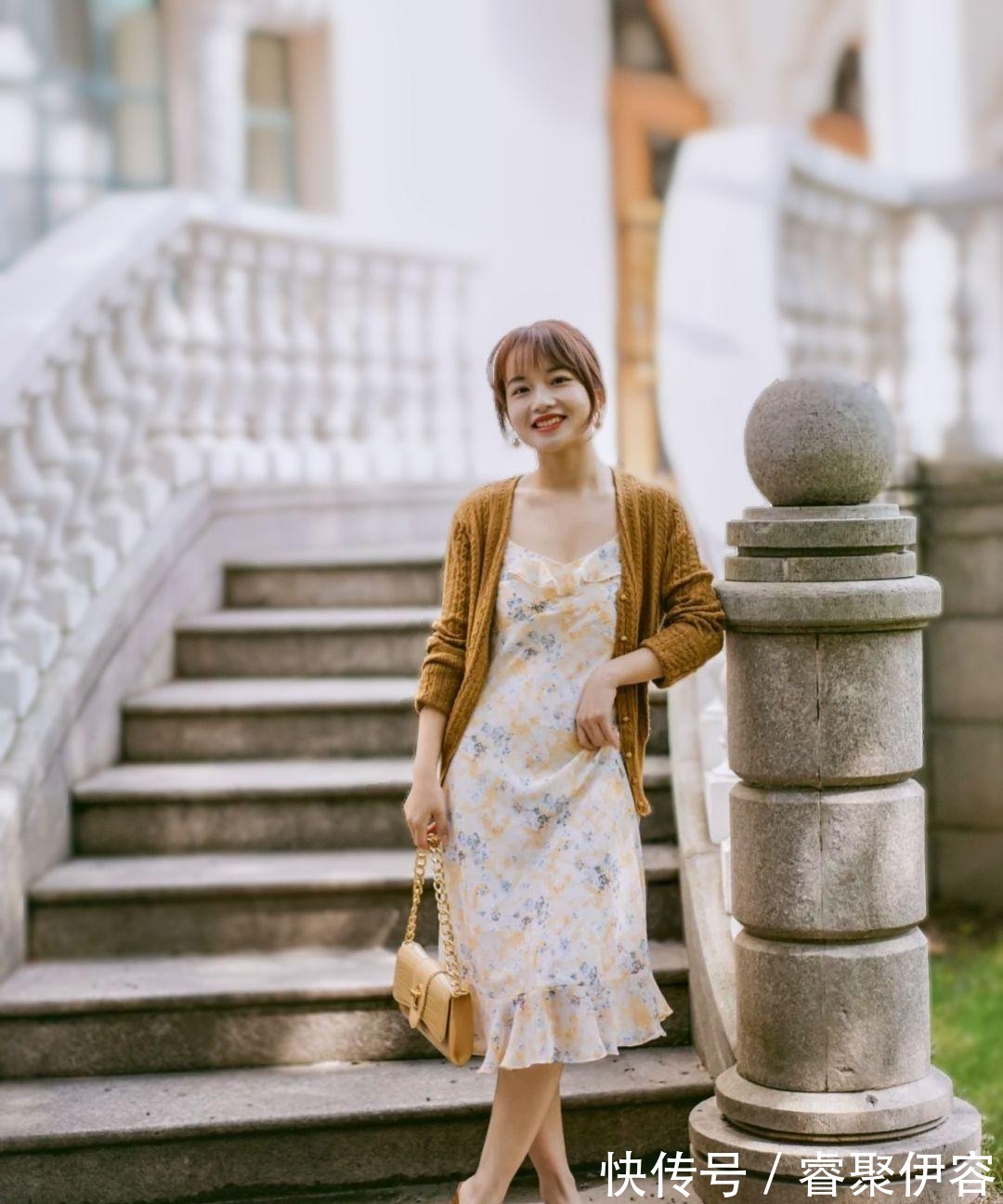 v领|奶奶衫,才是女人该有的秋装!搭配这3种下装,美的高级优雅