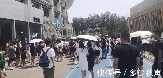 阿迪达斯 “中年人炒股，年轻人炒鞋”，天价球鞋背后，谁在消费直男的购买力？