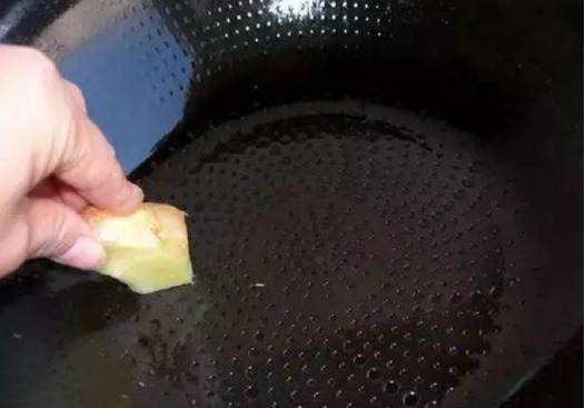 煎豆腐时,万万不可直接下油锅!多加1步,豆腐不碎不粘