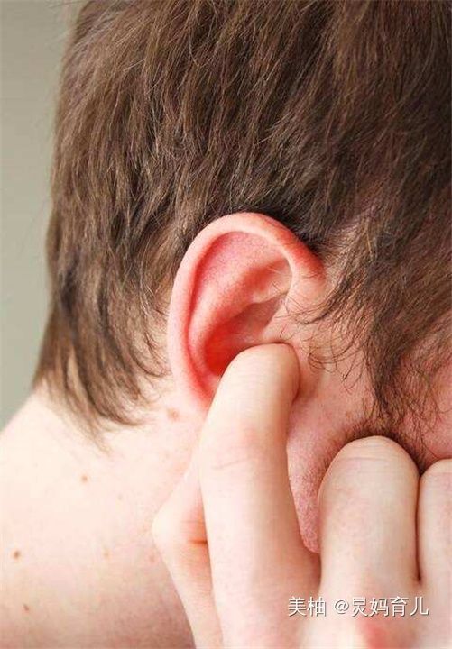 女儿|3岁女儿耳朵上长聪明孔,妈妈好奇用手一挤,随后怪自己手贱