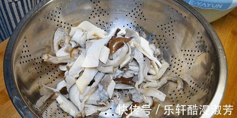 香菇|才知道，这三种蘑菇搭配一起这么好吃，味道鲜上鲜，好吃又下饭