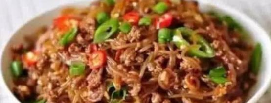 一些不油腻的家常菜是美味的，它们又嫩又多汁，它们是在家里做的