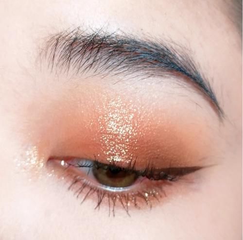 过年怎么能没有一盘趁手的眼影！性价比高颜色也好看，学生党必备