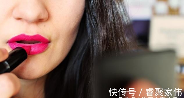 护理|涂口红的3个“低级错误”,八成以上女人都在犯,难怪掉色还沾杯