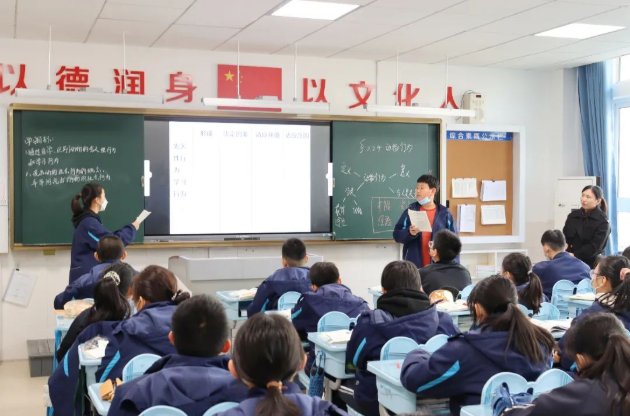 学校|山东省教科院专家到奎文区德润学校听课调研