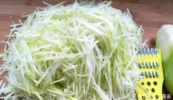 冬天包饺子用它来做馅,几毛钱一斤,馅更香还能增强抵抗力!