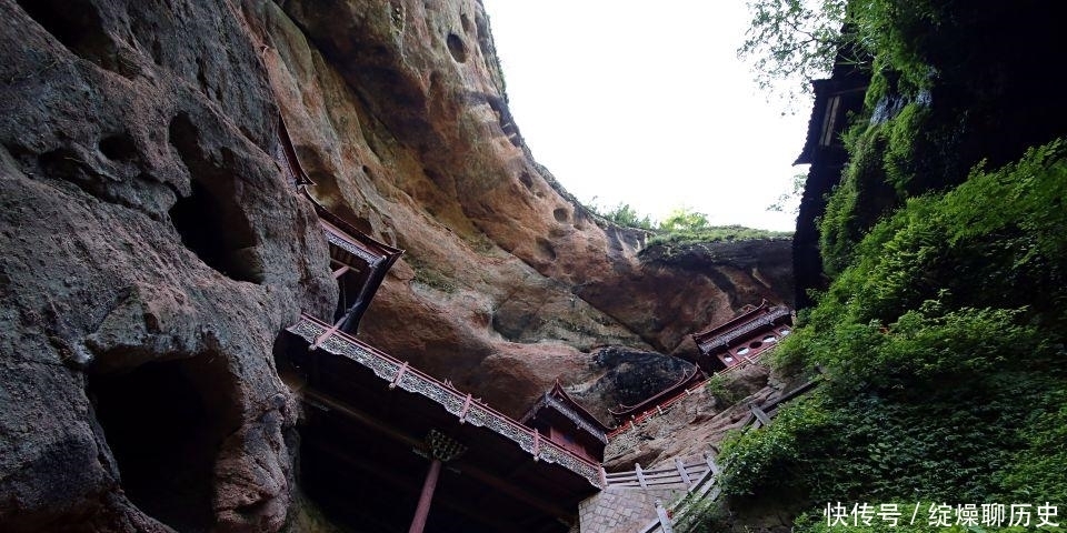 甘露岩寺有根“谜”一样柱子，为何到这里的游客，都要与它抱一抱