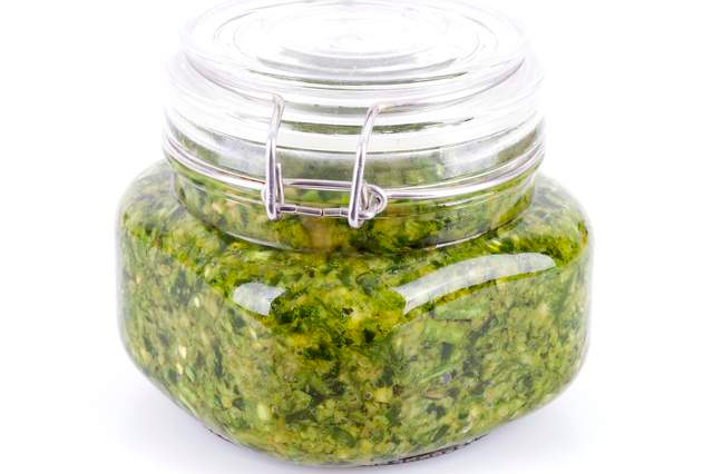 腌韭花酱，只放盐还不够，多放1样水果，更香更浓郁，存放时间久