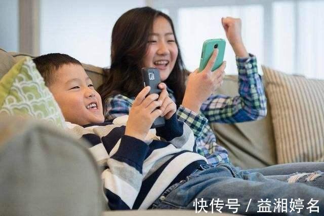 对手机|孩子总玩手机不听劝，高智商妈妈“硬核教育”，效果显著