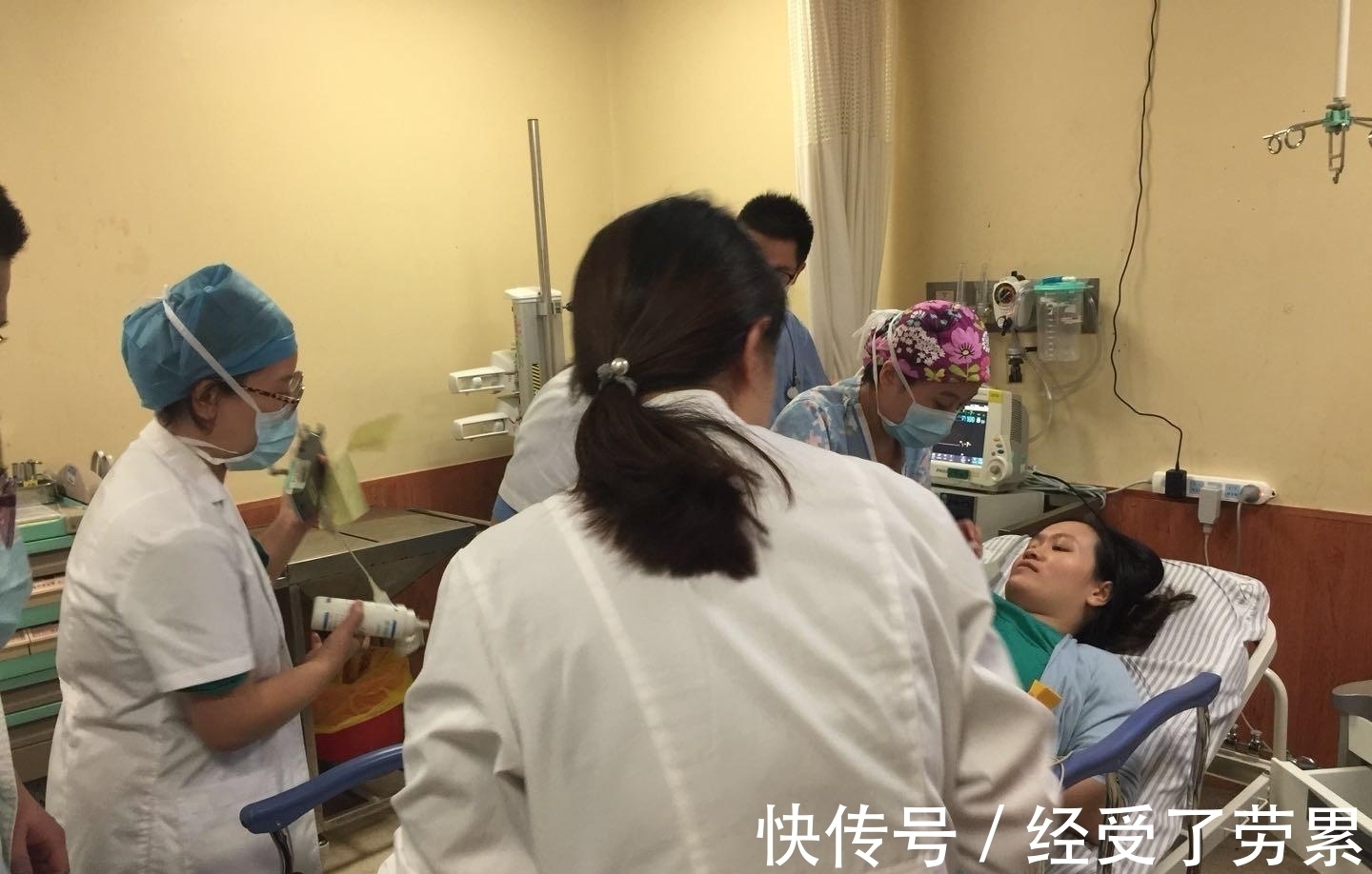 产妇|产后这个抱娃姿势,暴露你的分娩方式,最痛苦的到底是顺还是剖?