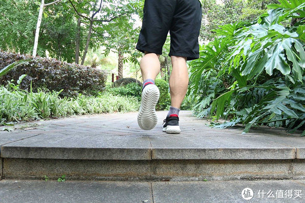 运动版|运动侠们少不了的FREETIE 袜套健步鞋2路跑评测