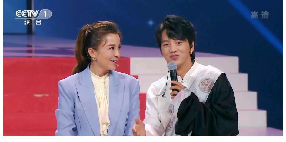 《星光大道》年度总决赛第二场，挑战者几乎全军覆没，比了个寂寞