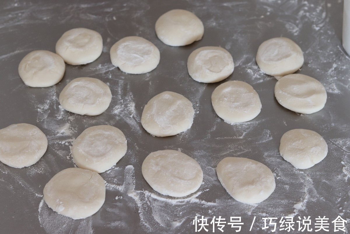 春饼的懒人做法，饼皮劲道薄如纸，卷什么都好吃