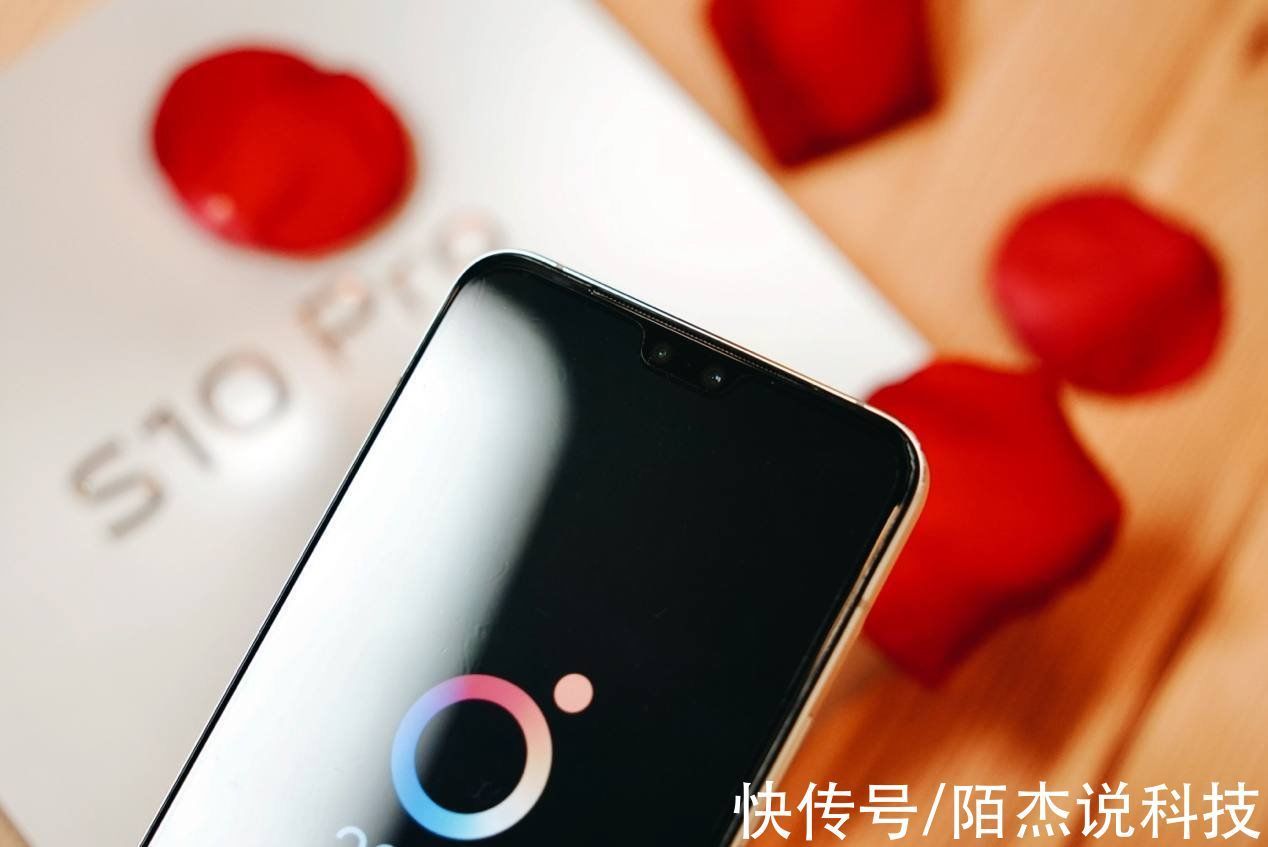 s10|都说vivo S10 Pro可以一键拍出好看的自拍，究竟是不是真的？