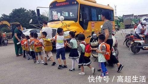 阳台上|孙子上幼儿园后,爷爷开始每天“蹲阳台”,后来被妈妈发现了秘密