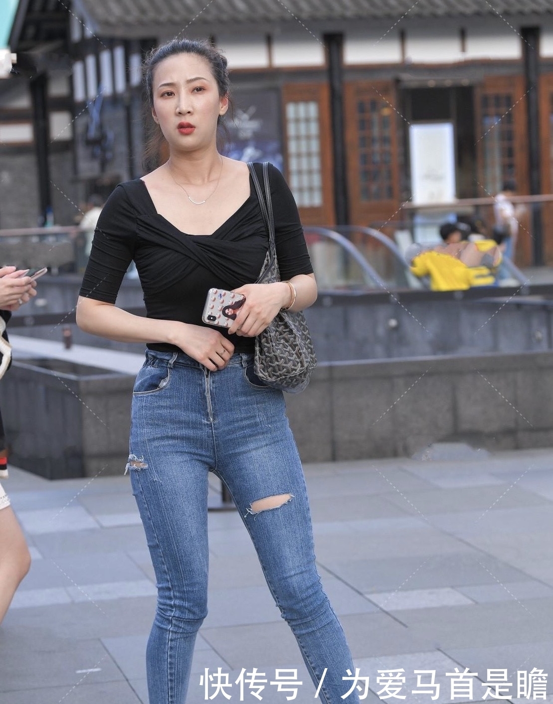 乱穿|牛仔裤虽然百搭方便,但不能乱穿,看看她穿的真难受啊