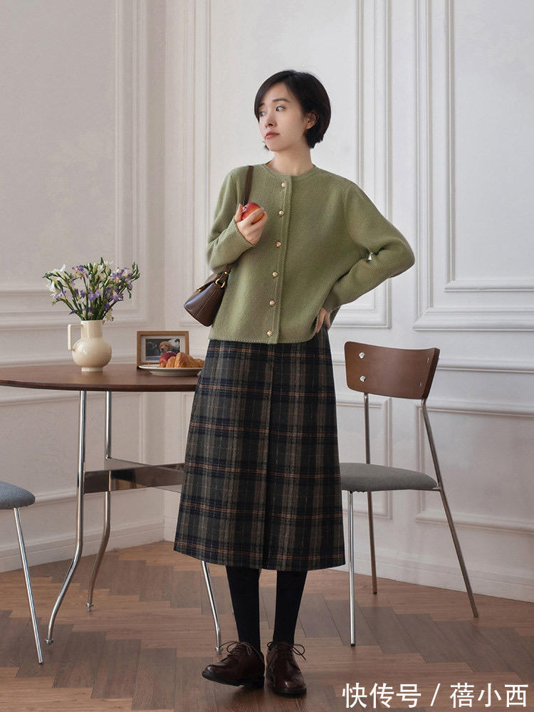 矮领 冬季少穿“紧身衣”,这3种毛衣更实用,优雅温柔还自带气质美