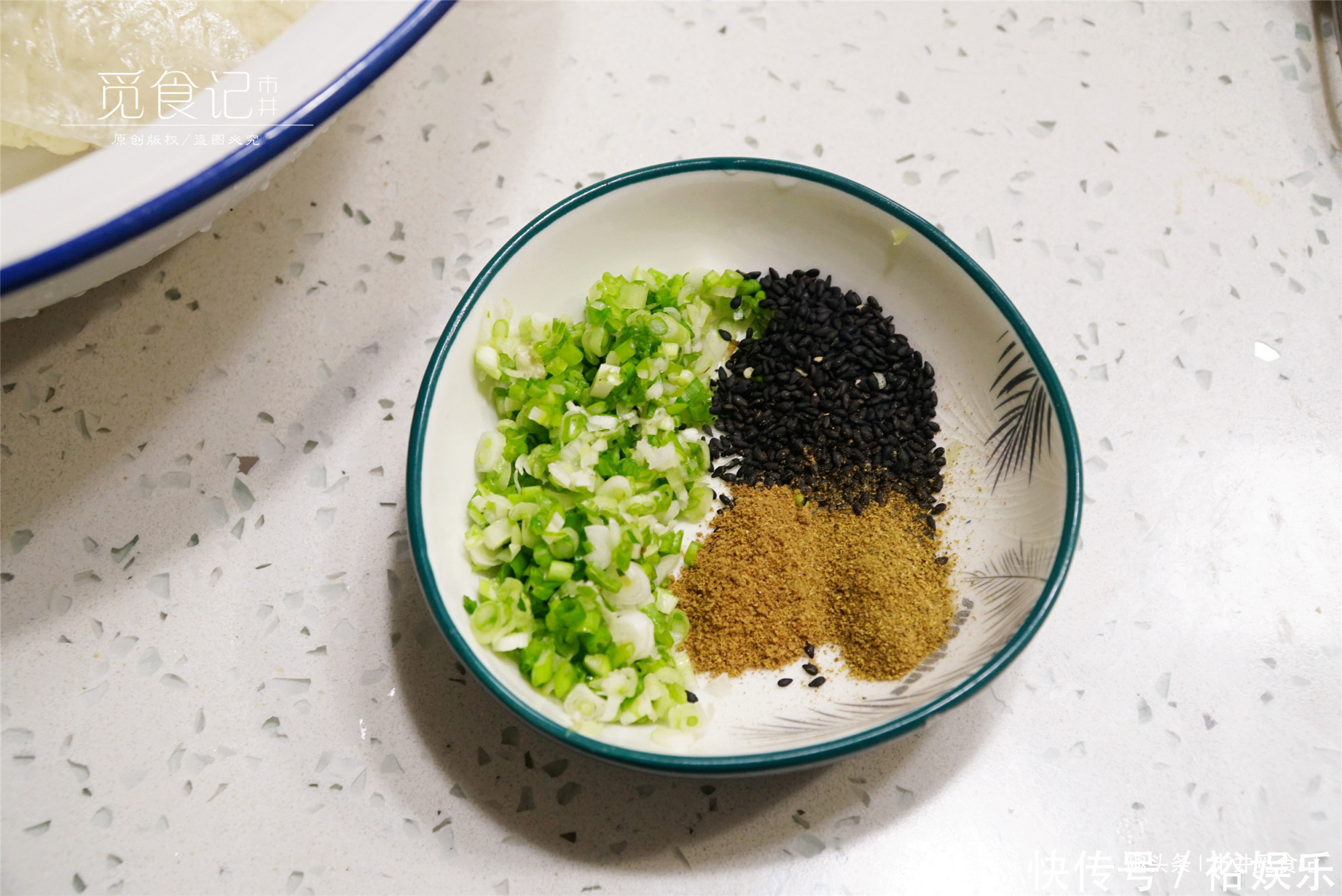 做烙饼，用热水还是冷水和面？都不对，学会这招，烙饼松软又酥香