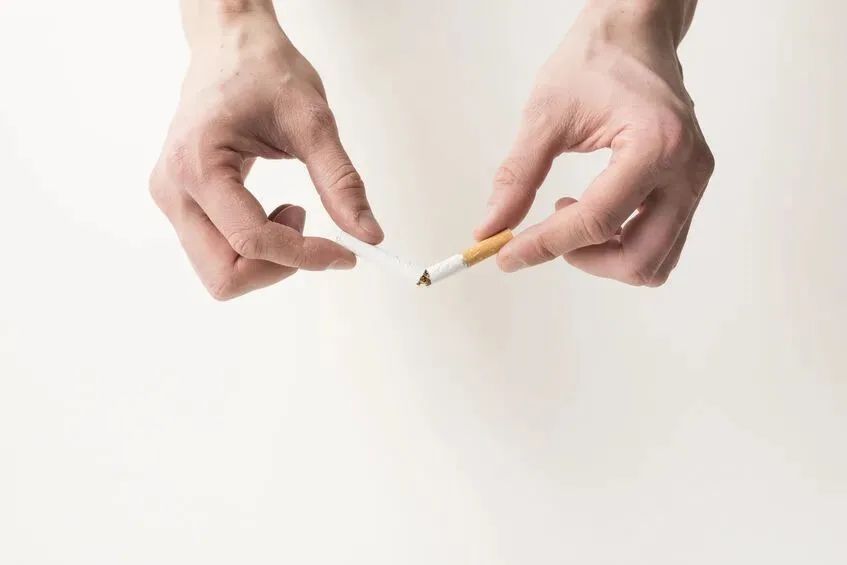 李曾|一天一包烟，33岁女子患上膀胱癌…无论男女，有这个症状赶快就医！