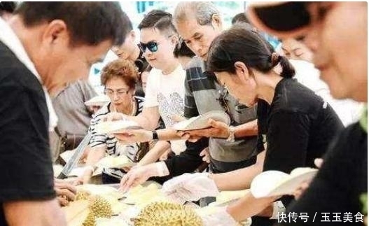 助餐厅|小伙去吃自助餐，全程只捡一种水果吃，没想一个月后，饭店关门了