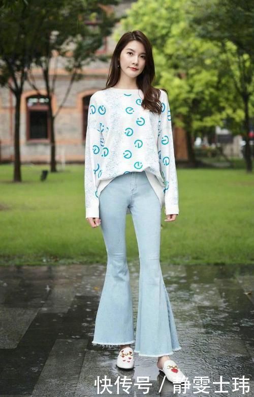 阔腿裤已经失宠了,今年流行穿“喇叭裤+毛衣”,温柔大方显气质