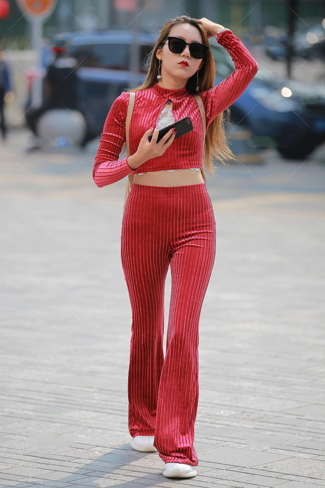 洋溢着|红色洋溢着自信的感觉, 红色衣服穿上显得整个人气场十足