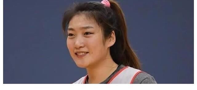 世青賽|“女版詹姆斯”李夢(mèng)：女籃的硬核甜心，拒絕西班牙富商只嫁中國(guó)人