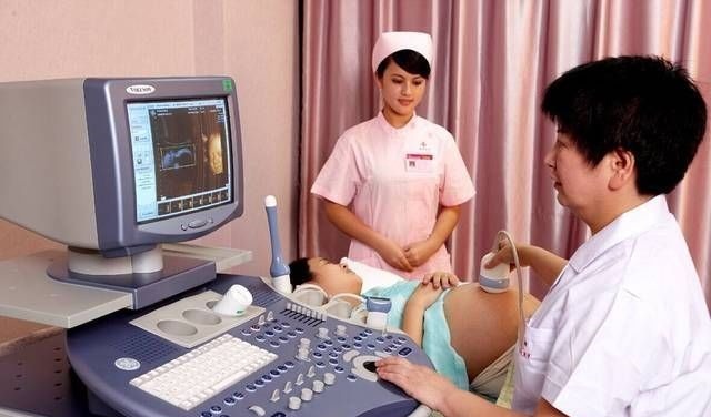 生产方式|国外孕妇都在用的“水中分娩”，真的适合中国产妇吗？看完秒懂