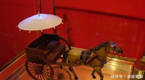 就算|关羽的刀重82斤，就算人能拿动马也不行啊？你想错了。