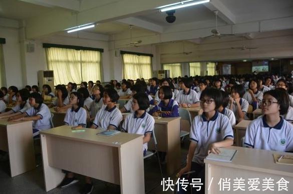 老师|14岁女孩关于“爱情”的作文火了,老师:就算她早恋我也不会管