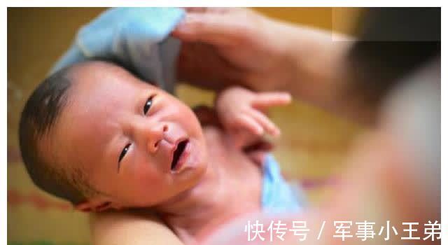 创口贴|冬天给娃洗澡“时机”要看好,避开3个时间点,洗得舒服还不感冒