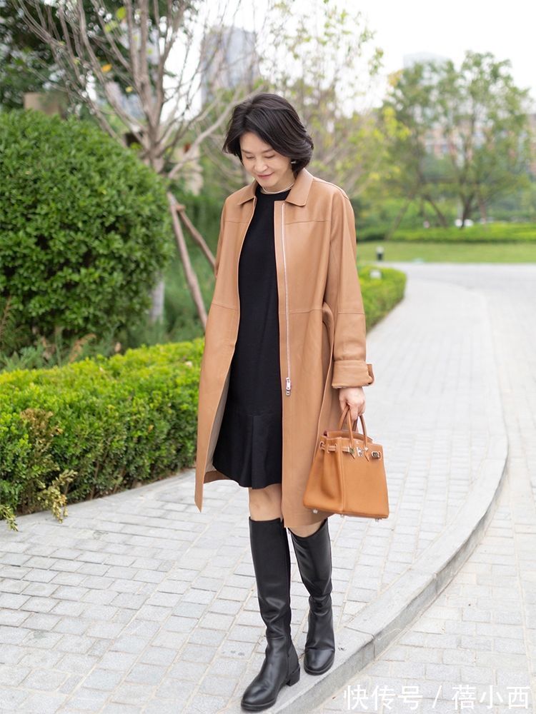 秋季|女人到了四五十岁,秋天穿外套选这6件超百搭,得体时髦又显气质