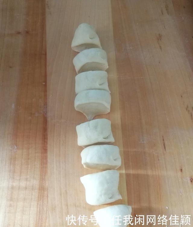 菠萝|吃了四十年的菠萝,这种吃法最过瘾,香甜松软,一次八个没吃够。