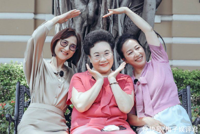 《婆婆和妈妈2》晒海报，所有嘉宾都曝光了，唯独他的妻子没公开