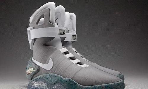 低帮版NikeMAG 简直就是低帮版NikeMAG全新自动系带还有新配色