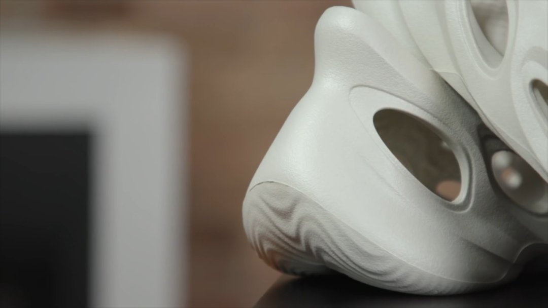 k一鞋难求,为什么 Yeezy Foam Runner 能成为爆款?