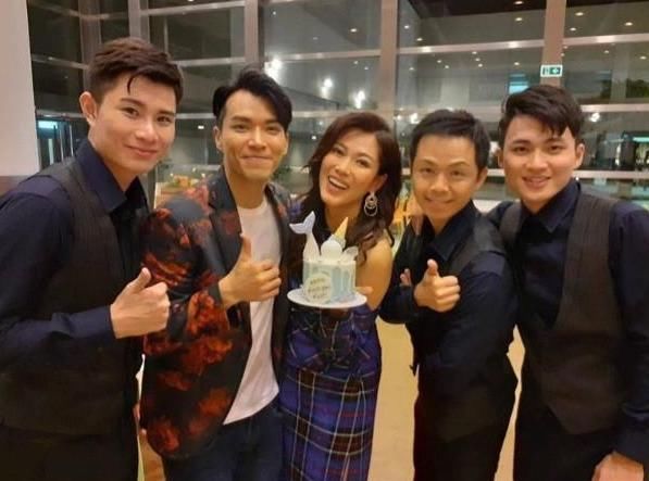 Tvb大小姐43岁生日与 爱回家 众演员开心吃饭庆祝 快资讯
