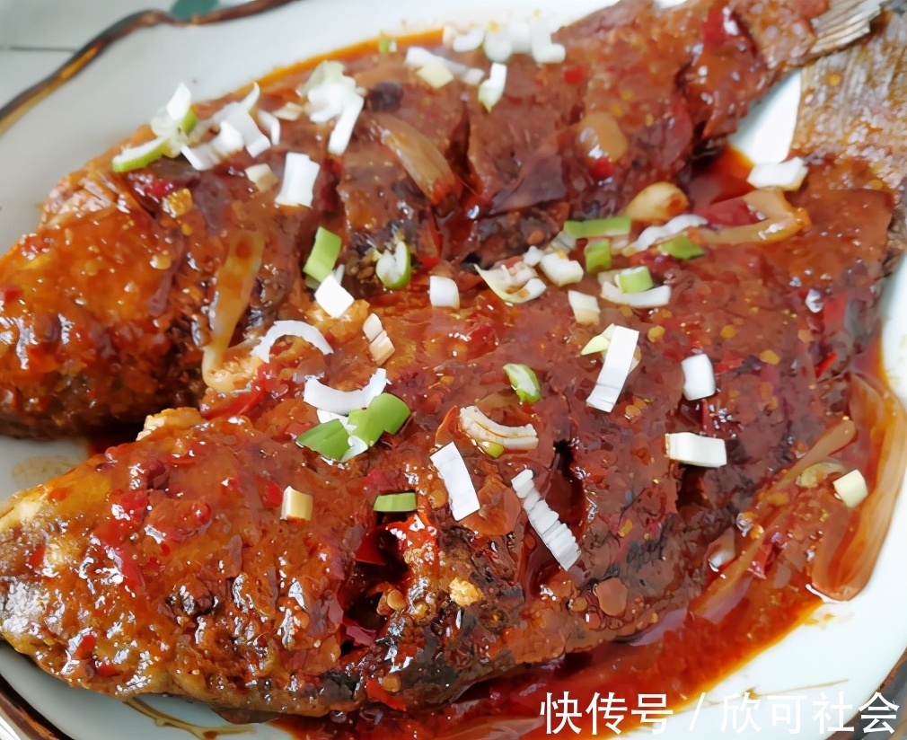 心脑血管|鲫鱼豆腐汤,这样做汤汁奶白,不粘锅,味道鲜美