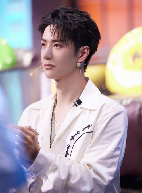 街舞|王一博对街舞的热爱让人钦佩,对手都忍不住叹服,细节拿捏稳稳的