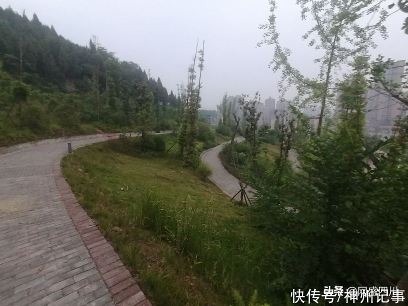 蓬安|逛游百牛赞歌广场，这里风景独好