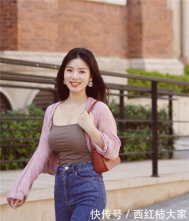 街拍:大气有魅力的美女,给人耳目一新的感觉