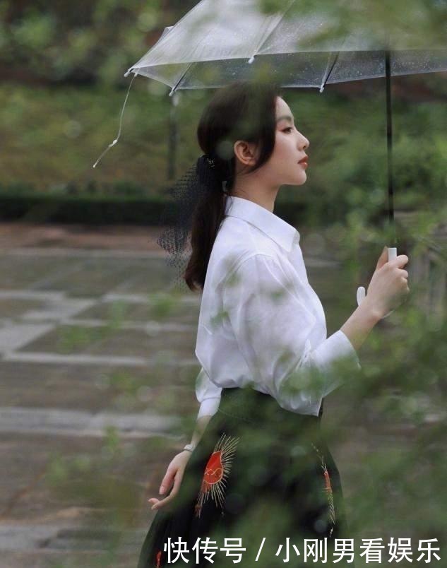 女人|女人别再披头散发了,太显老!今年流行这5种发型,减龄显脸小