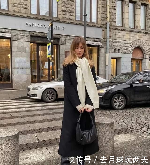 飙升|女人秋冬穿大衣时,建议这样“系围巾”,能让你时髦感飙升