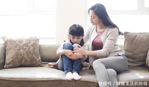 人际交往|接孩子放学时,父母三种行为少做,已悄悄伤害了孩子你却不知道!